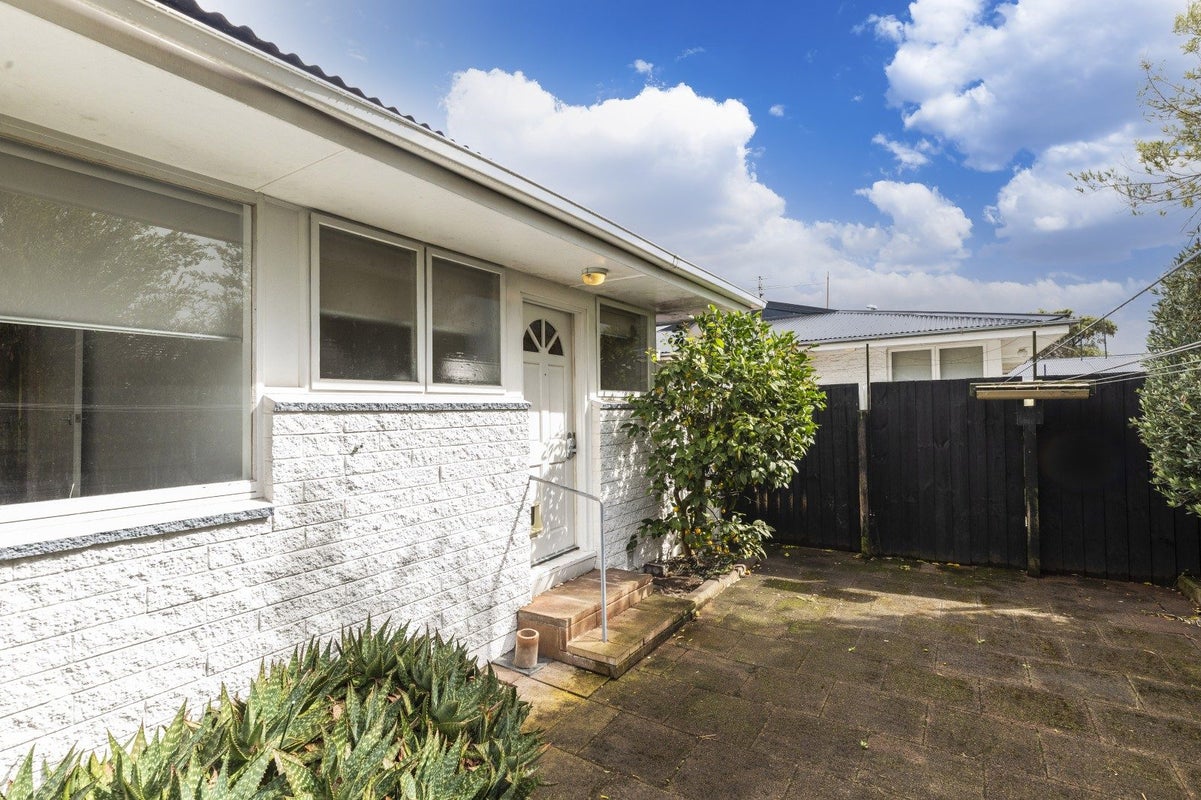 2/5 Pitt Place, St Albans, Christchurch - Carousel 11