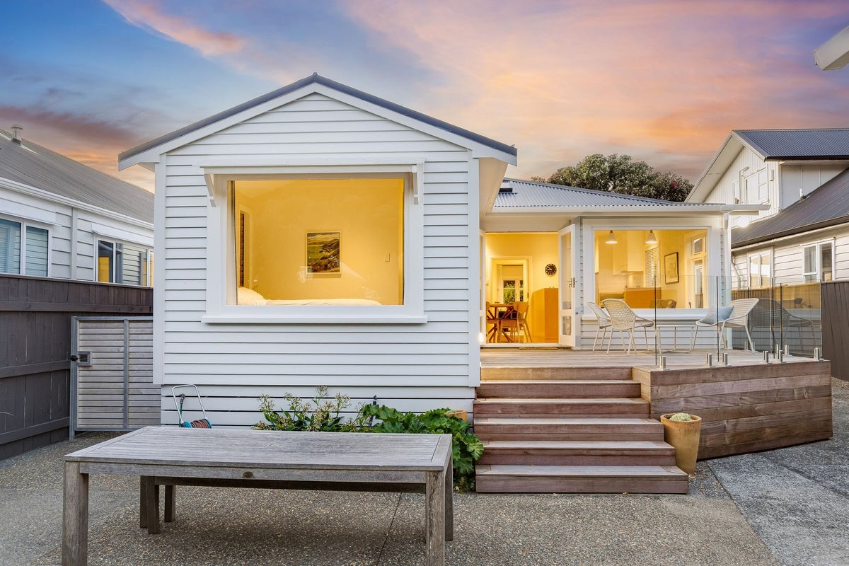 73 Oroua Street, Eastbourne, Lower Hutt - Carousel 1