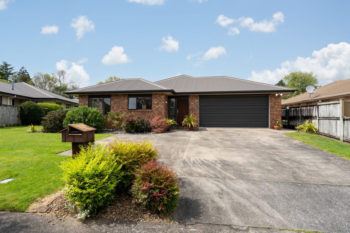 8 Grace Avenue, Leamington, Cambridge - Carousel 1