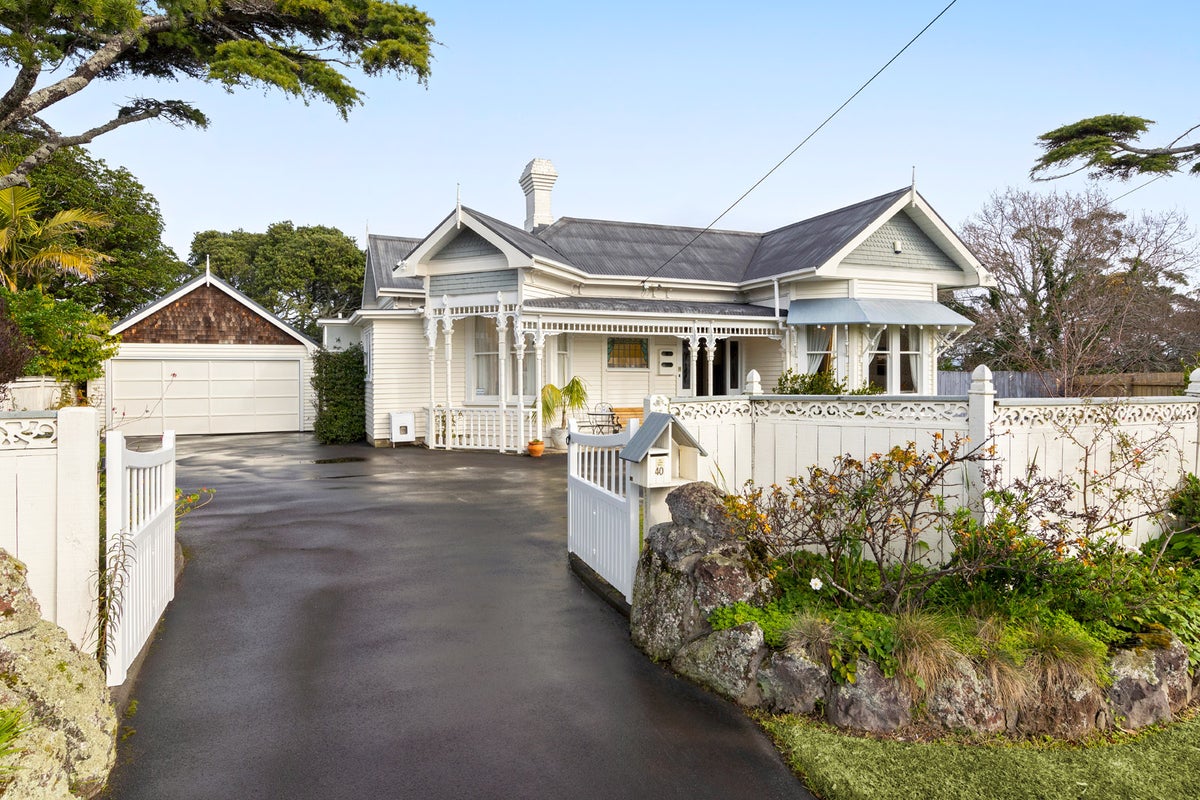 40 Western Springs Road, Morningside, Auckland - Carousel 1