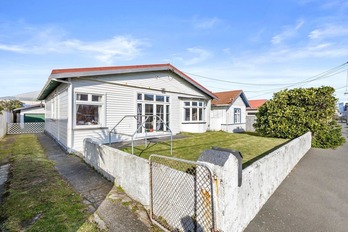 73 Apu Crescent, Lyall Bay, Wellington - Carousel 13