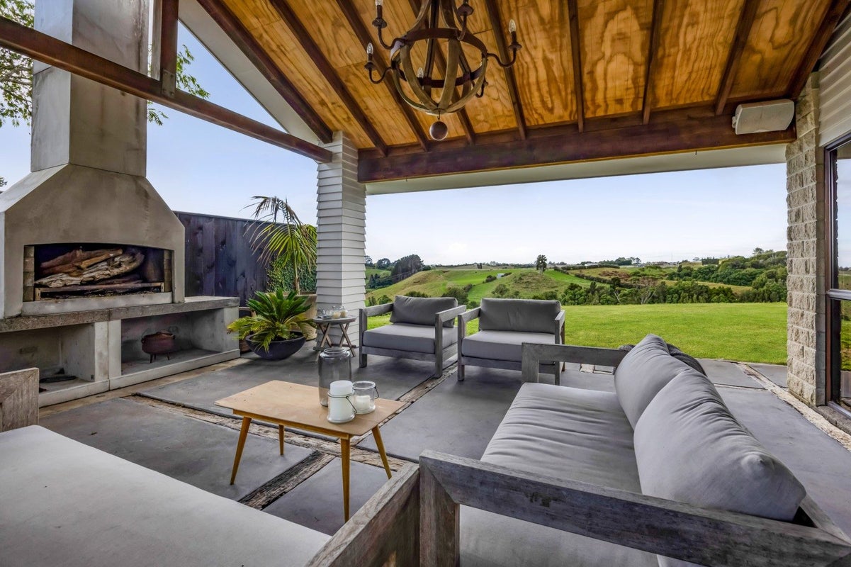 515 Carrington Road, Hurworth, New Plymouth - Carousel 1