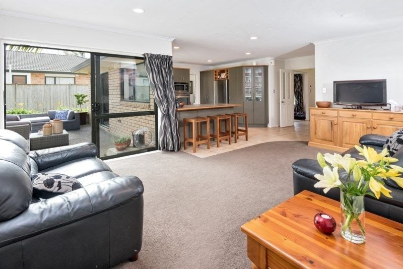 6 Nad Place, East Tamaki Heights, Auckland - Carousel 2