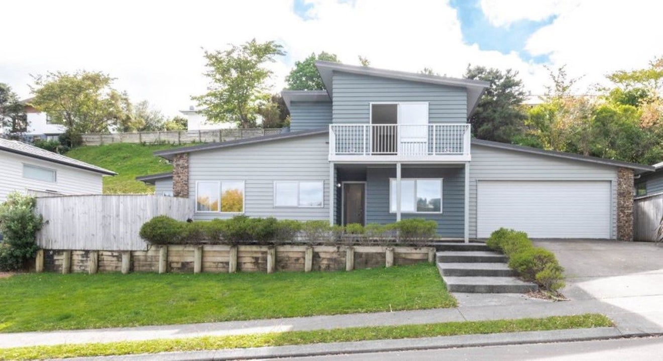 10 Flotilla Place, Whitby, Porirua - Carousel 1