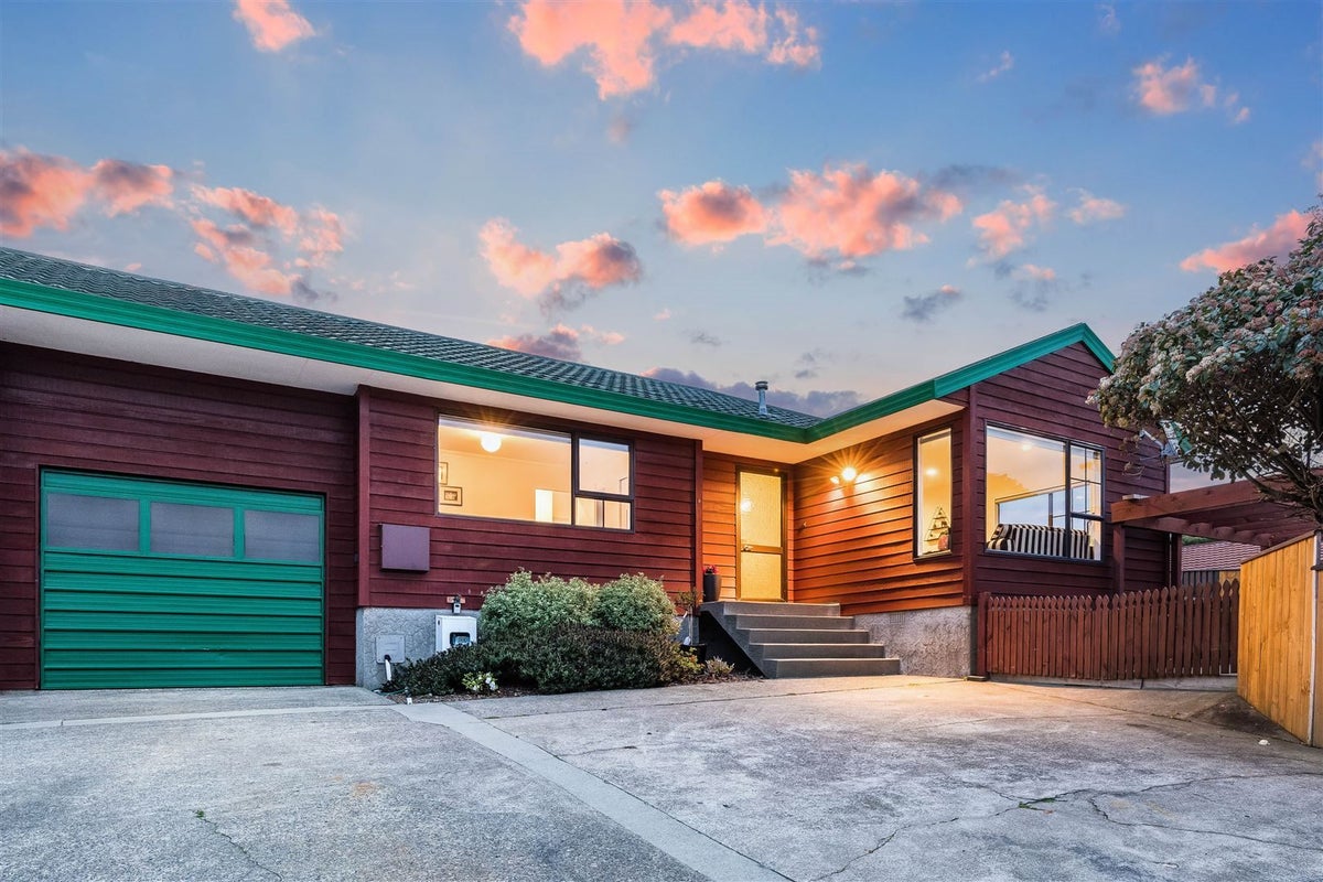 19 Latitude Close, Whitby, Porirua - Carousel 1