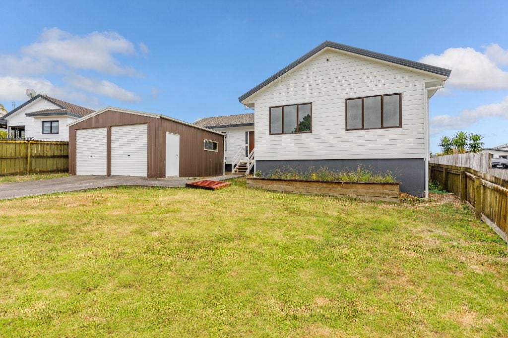 24 MIRIAM CORBAN HTS, Henderson, Auckland - Carousel 2