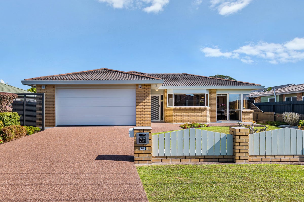 38 Edward Avenue, Orewa, Rodney, Auckland - Carousel 1