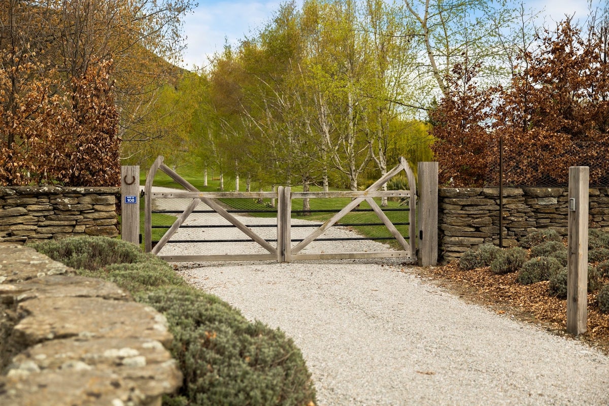 108 Hogans Gully Road, Queenstown - Carousel 2