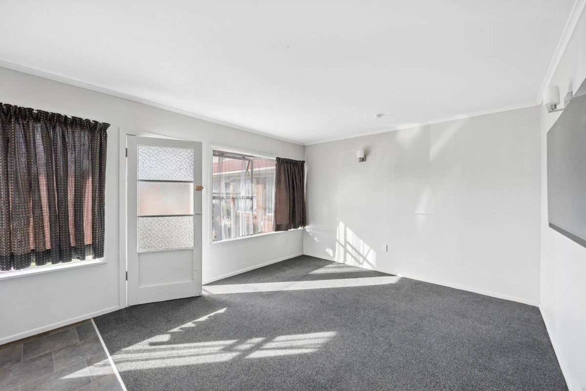 8/3 Rocklands Avenue, Balmoral, Auckland - Carousel 2