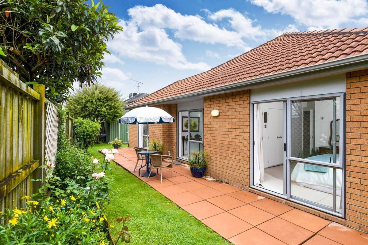 10A Caen Road, Panmure, Auckland - Carousel 10