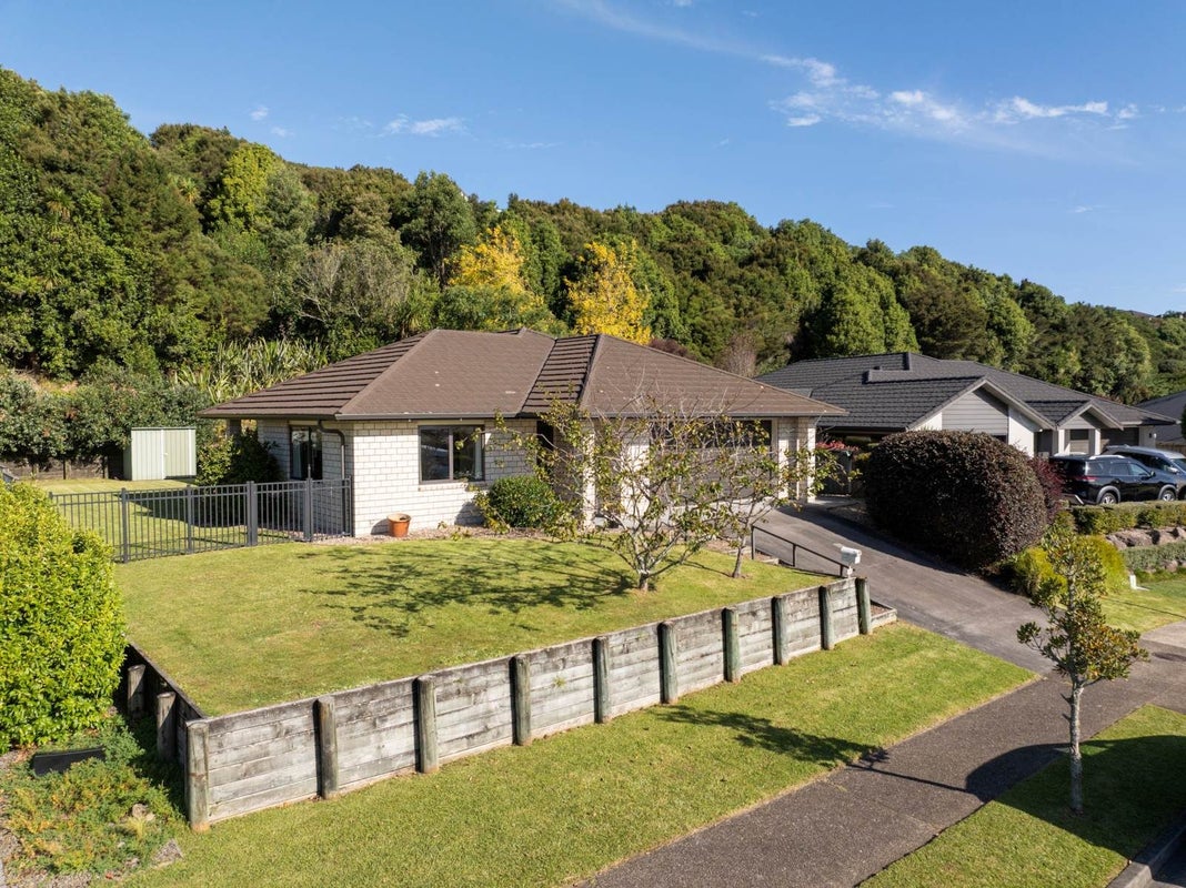 73 Bathurst Crescent, Pyes Pa, Tauranga - Carousel 2