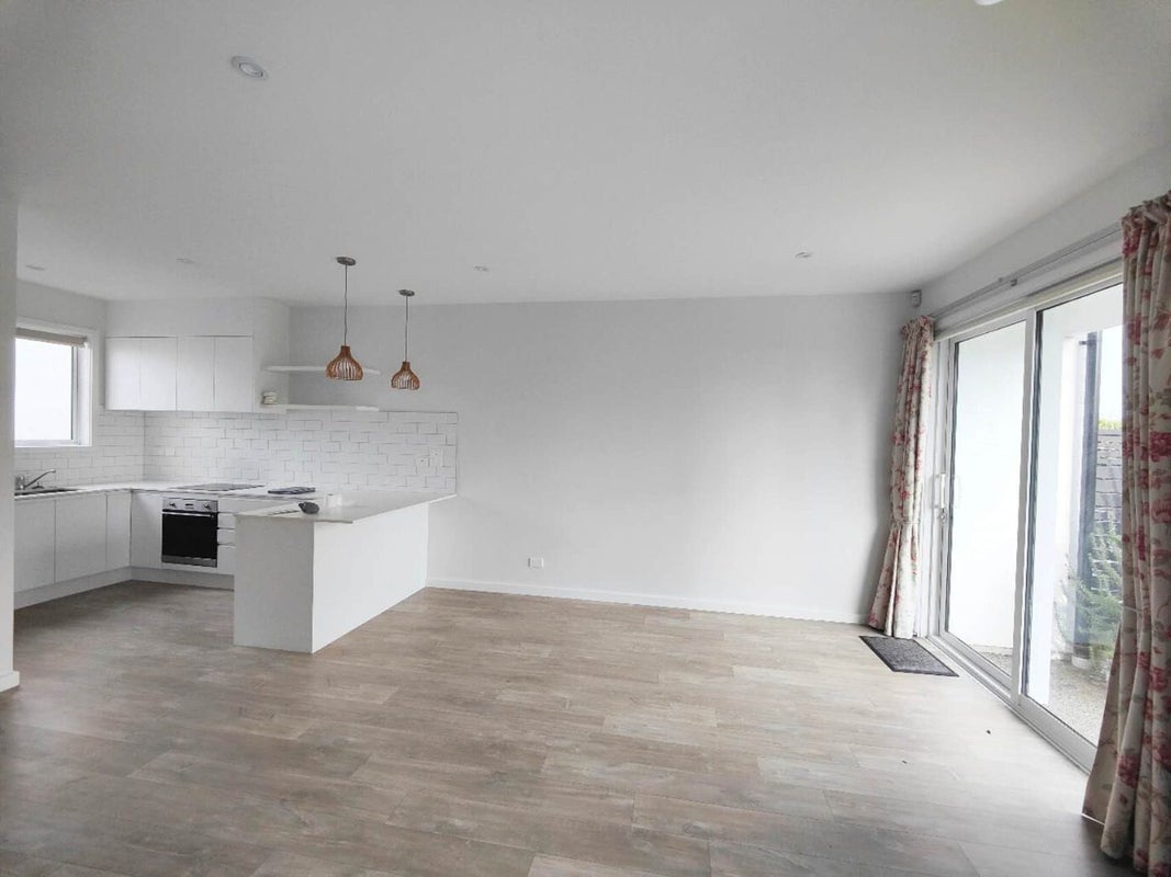 24B Lyndhurst Street, Wai o Taiki Bay, Auckland - Carousel 2