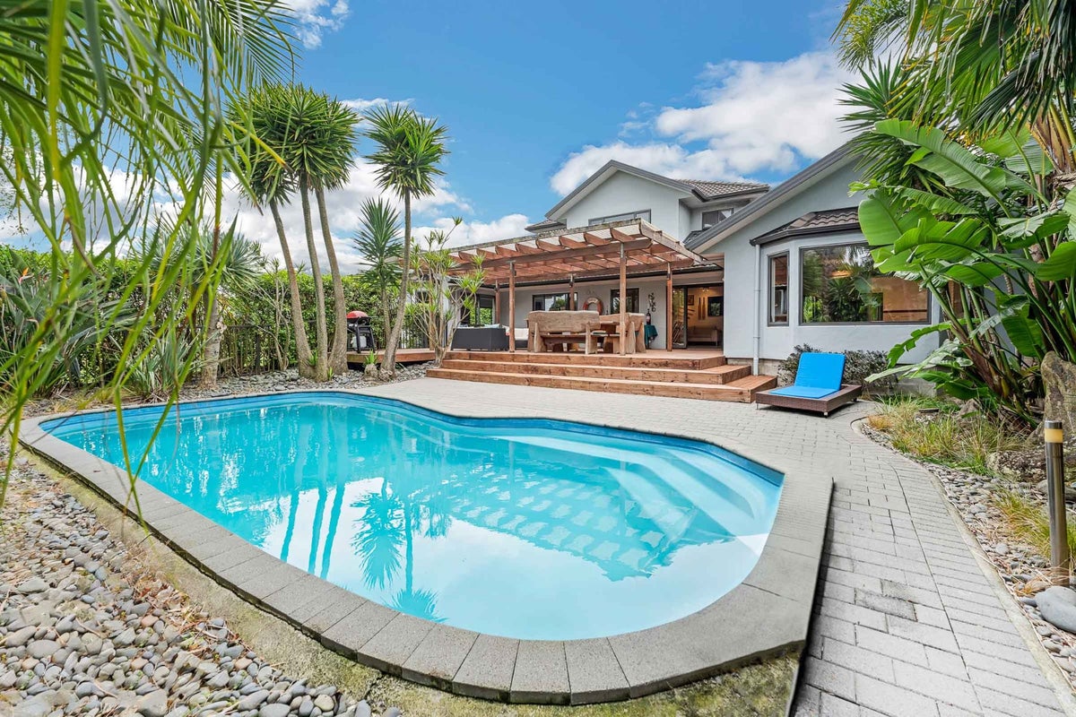 1093 Glenbrook Road, Waiuku - Carousel 1