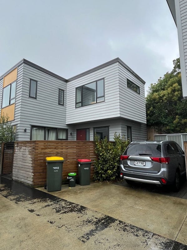 7/4 Edgerton Road, Te Atatu Peninsula, Auckland - Carousel 1