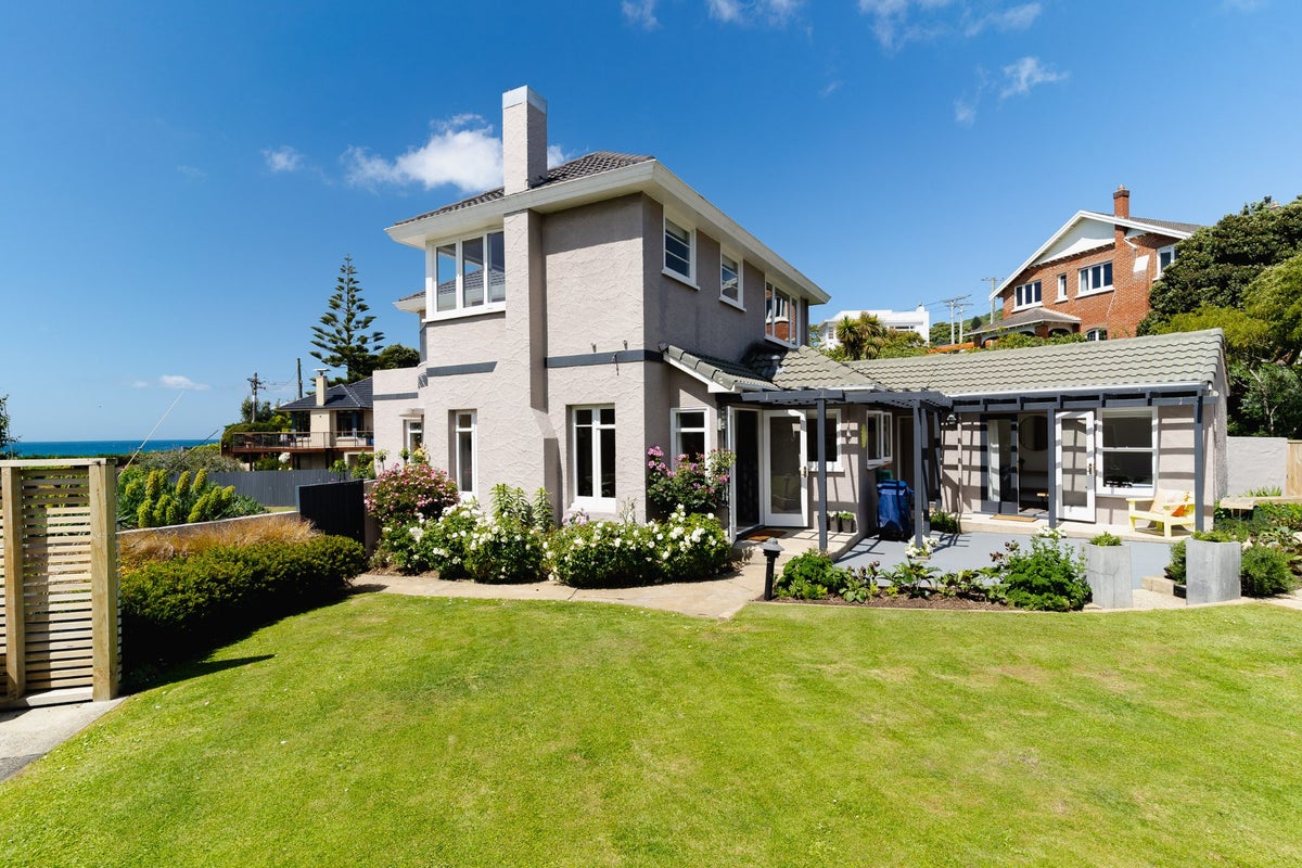 10 Cliffs Road, Saint Clair, Dunedin - Carousel 2