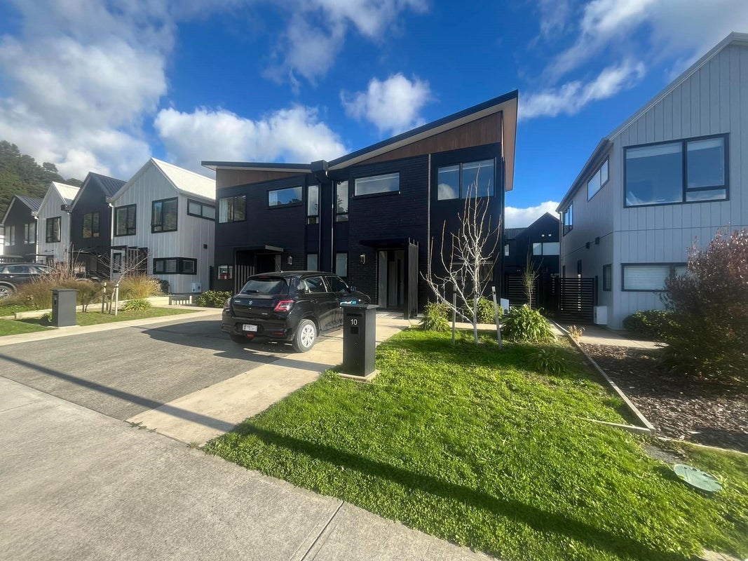 10 Betty Boyes Street, Wallaceville, Upper Hutt - Carousel 1