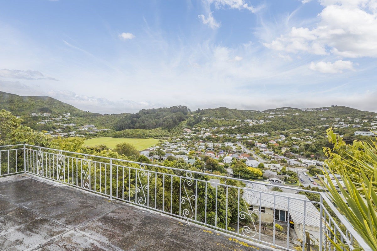 25 Collier Avenue, Karori, Wellington - Carousel 2