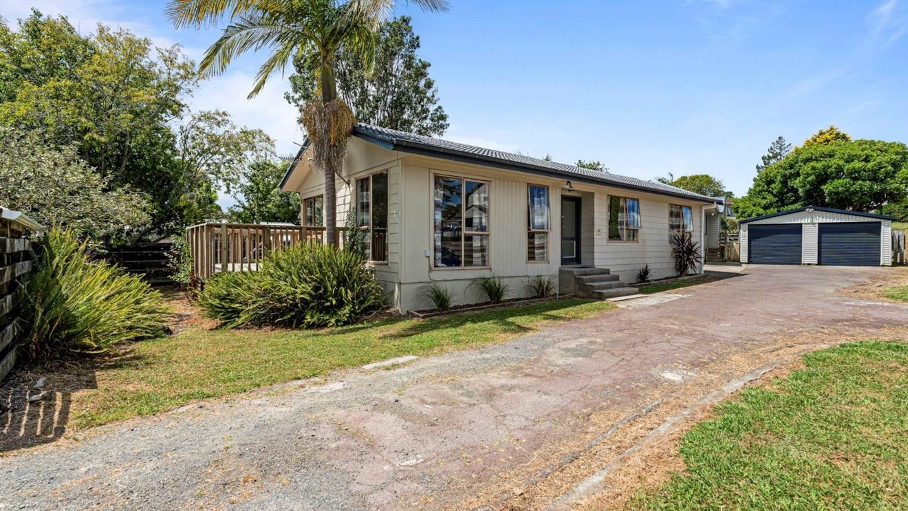 43 Urlich Drive, Ranui, Auckland - Carousel 1