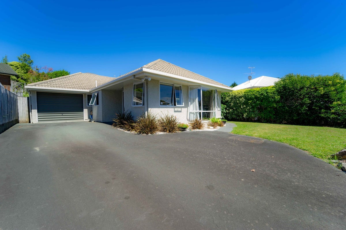 2/10 Clifford Avenue, Bishopdale, Nelson - Carousel 1