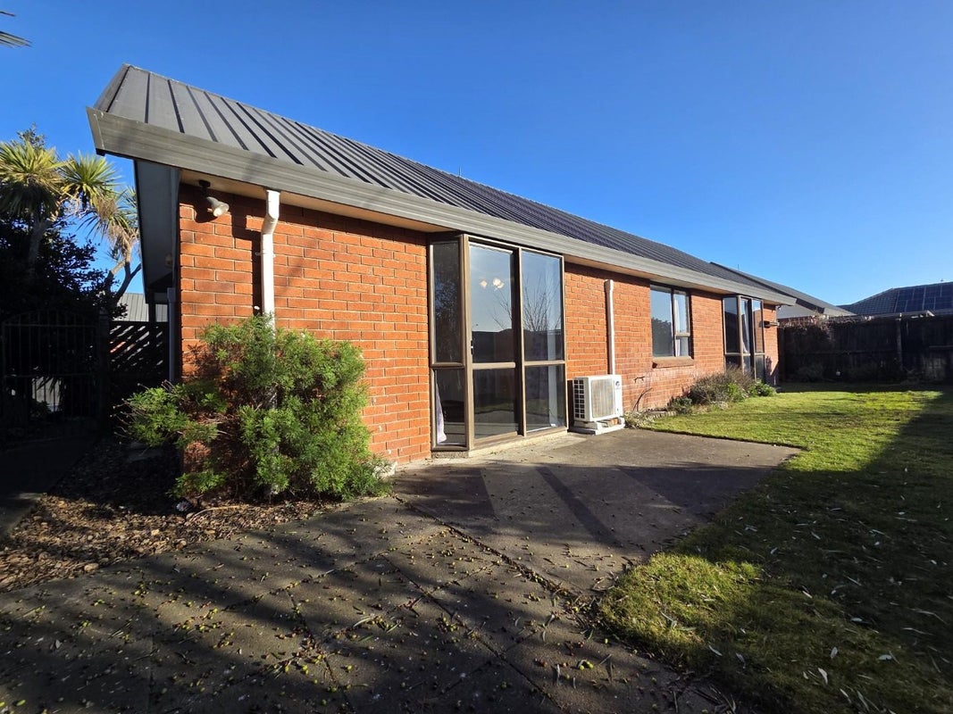 12 Farm Lane, Parklands, Christchurch - Carousel 1