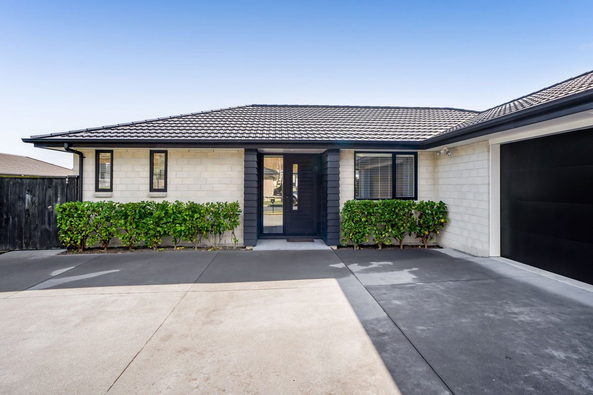 60 Magnolia Drive, Westown, New Plymouth - Carousel 17