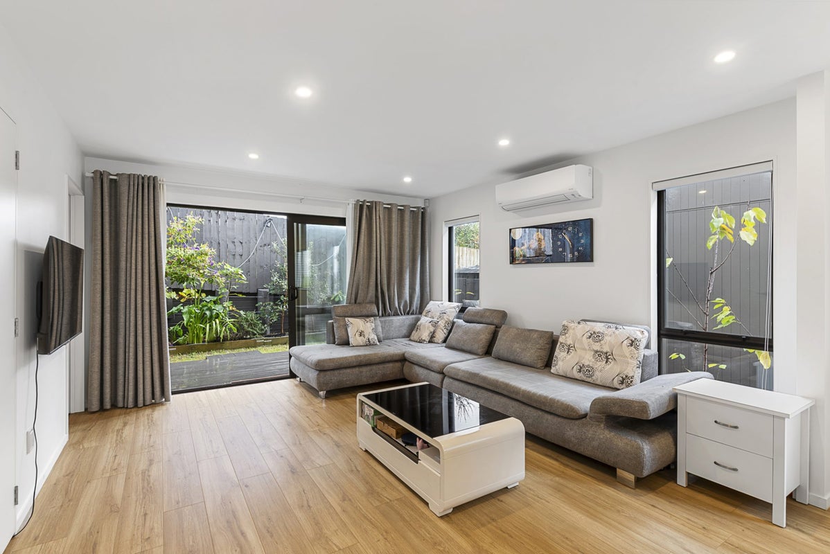 12E Kelwyn Road, Kelston, Auckland - Carousel 2