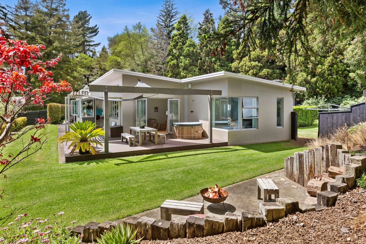 10 The Enclave, Frankleigh Park, New Plymouth - Carousel 1