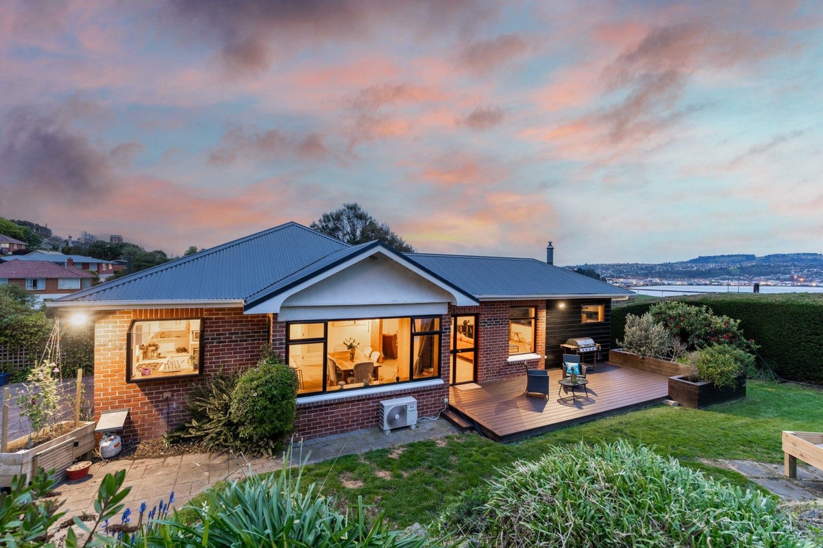 43 Sunbury Street, Andersons Bay, Dunedin - Carousel 1