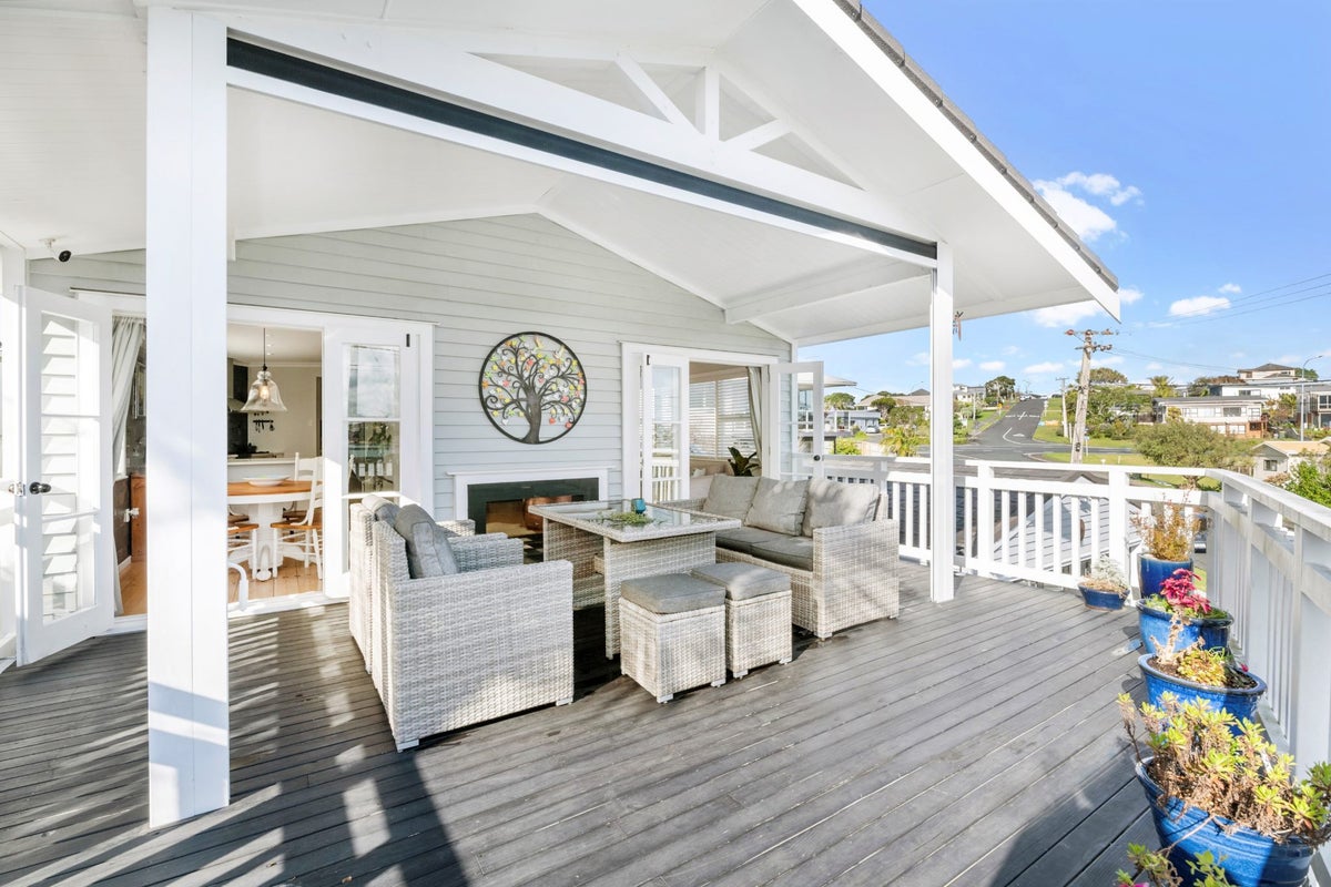 1A Tindalls Bay Road, Tindalls Beach, Whangaparaoa - Carousel 1