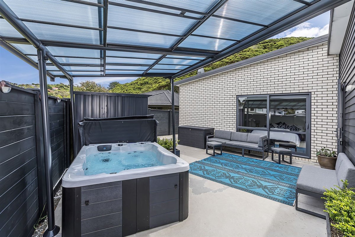 7 Tradewinds Drive, Whitby, Porirua - Carousel 2