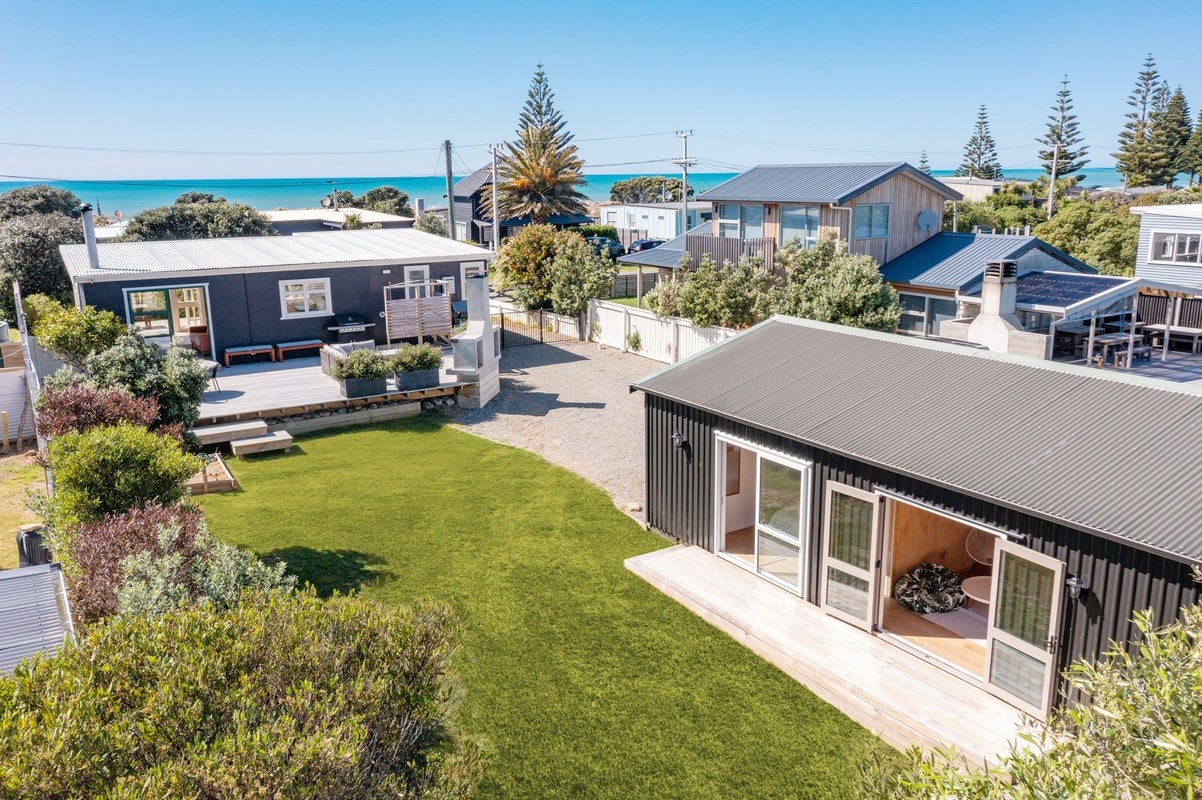 58 Blue Pacific Parade, Riversdale Beach, Masterton - Carousel 2
