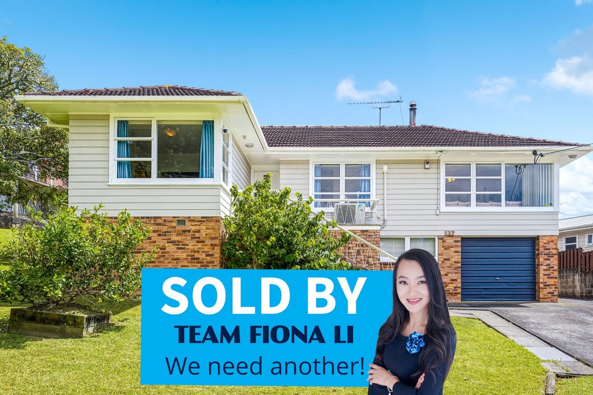 137 Tiroroa Avenue, Te Atatu South, Auckland - Carousel 1
