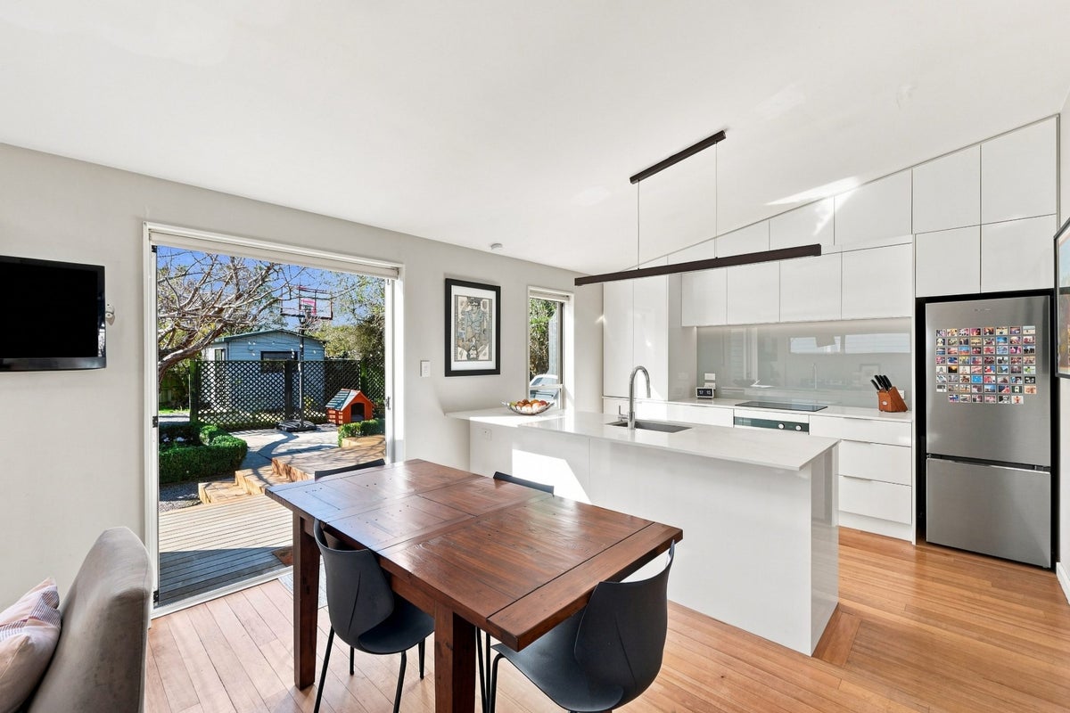 216 Springfield Road, St Albans, Christchurch - Carousel 2