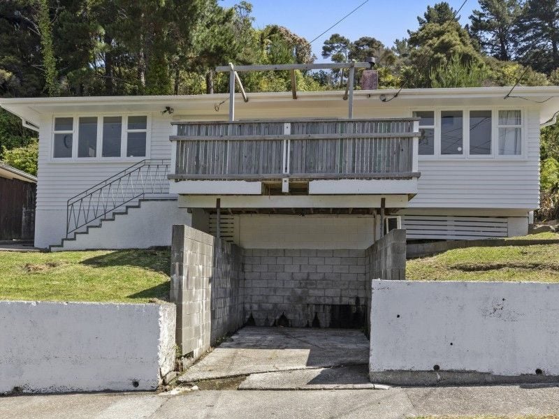 47 Bird Grove, Stokes Valley, Lower Hutt - Carousel 1