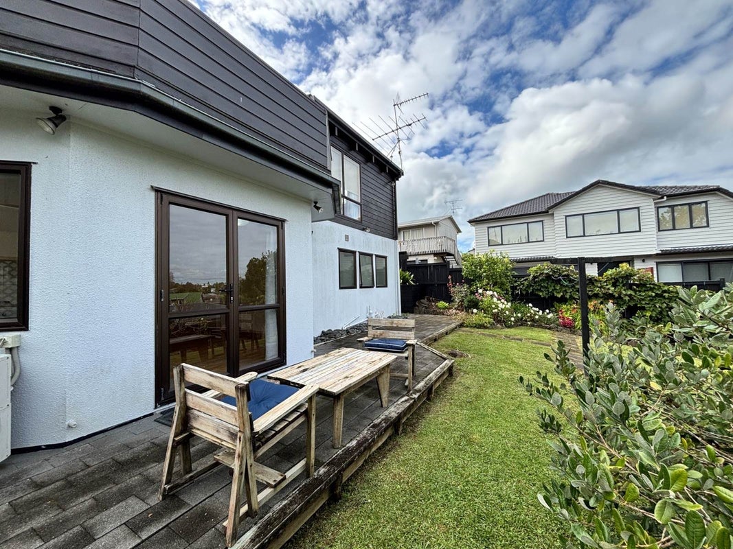 10A Dallinghoe Crescent, Milford, Auckland - Carousel 1