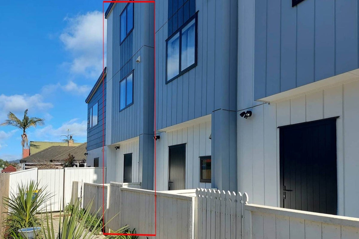 10/54 Swanson Road, Henderson, Auckland - Carousel 1