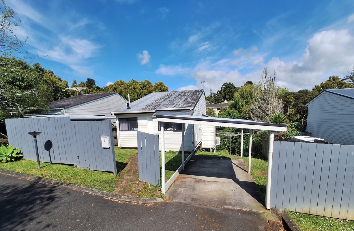 2/24 Beswick Place, Birkdale, Auckland - Carousel 1