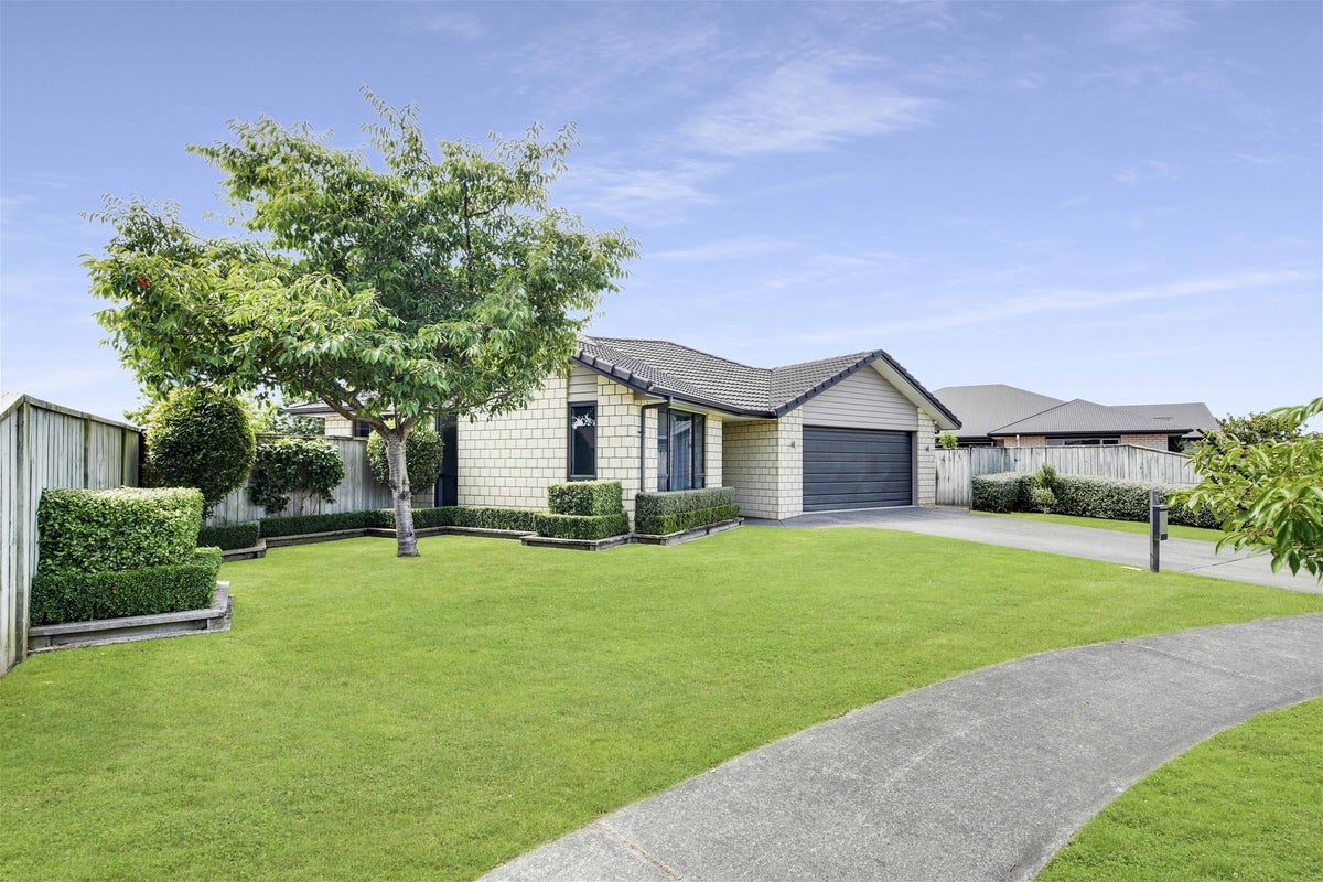12 Satchmo Place, Rototuna North, Hamilton - Carousel 22