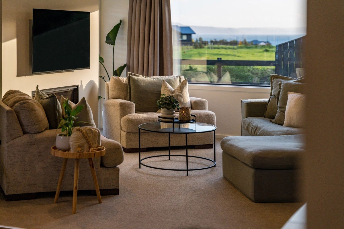 2 Seven Oaks Drive, Kinloch, Taupo - Carousel 1