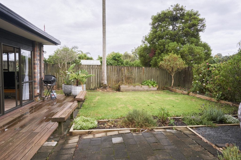 1/2 Fuchsia Place, Birkdale, Auckland - Carousel 17