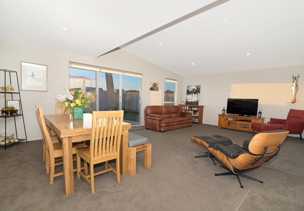122 Coast Boulevard, Papamoa Beach, Papamoa - Carousel 2