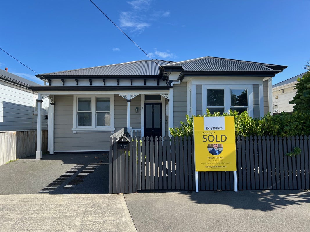 7 Queen Street, Petone, Lower Hutt - Carousel 28