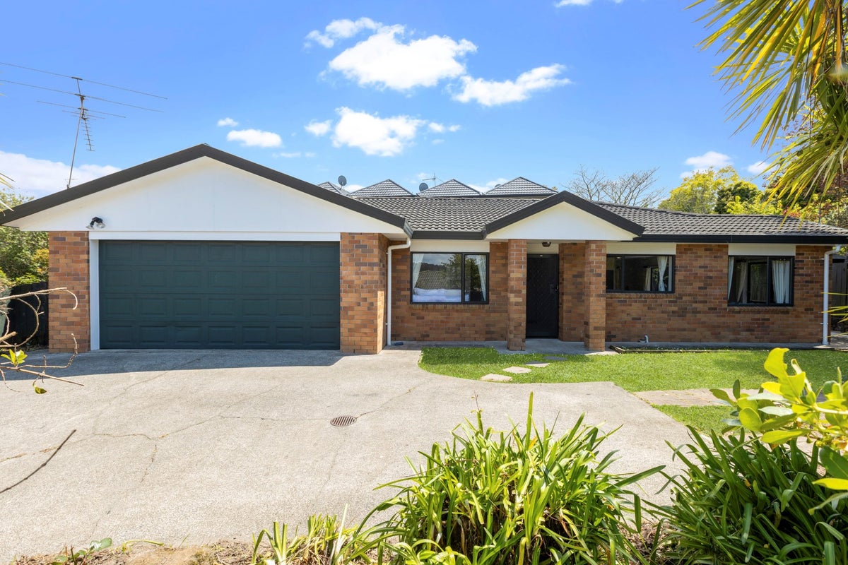 9 Shah Place, Glen Eden, Auckland - Carousel 2