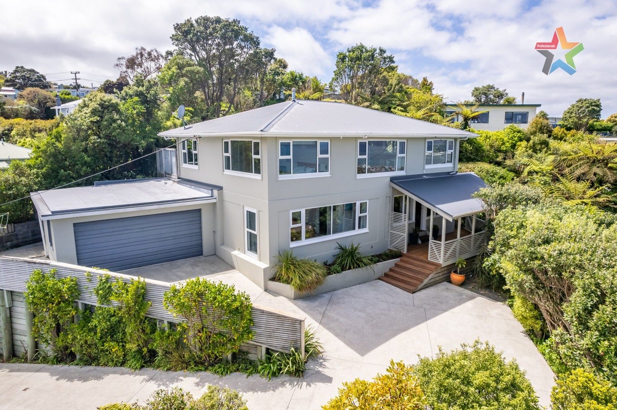 46 Maungaraki Road, Korokoro, Lower Hutt - Carousel 1