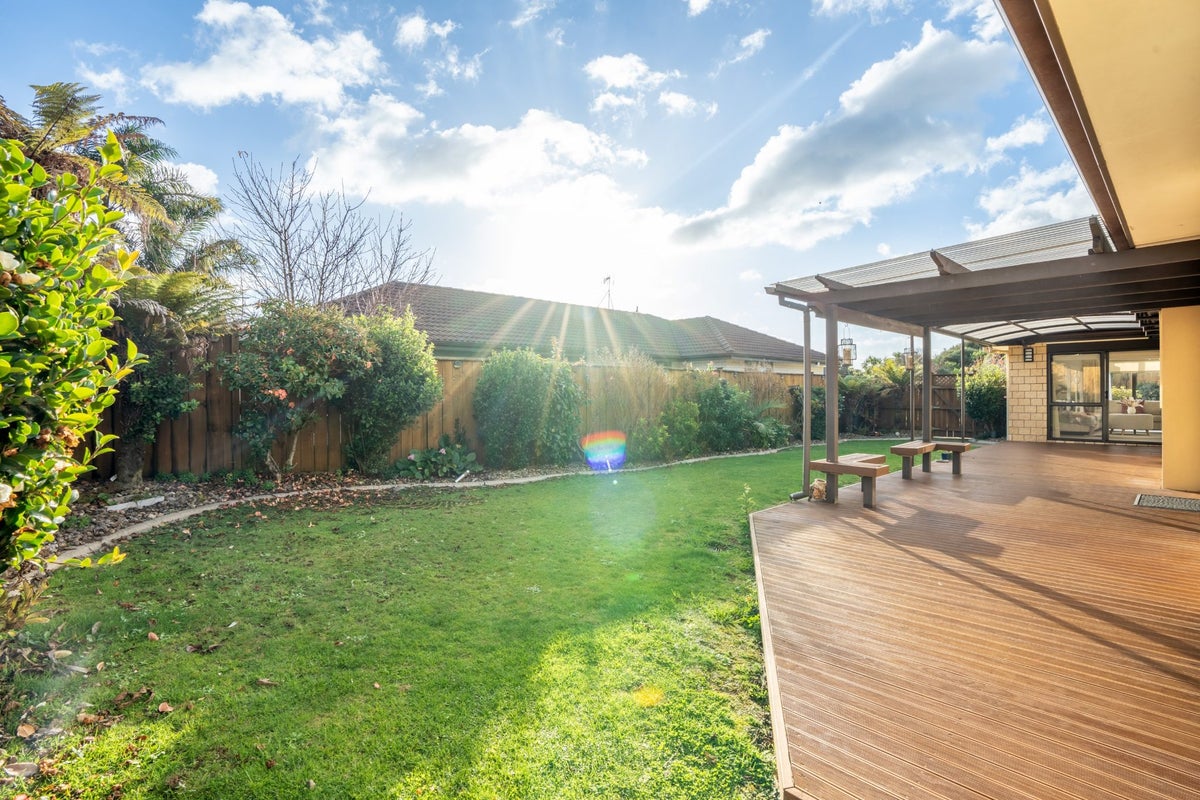 26 Aberdeen Crescent, Wattle Downs, Auckland - Carousel 1