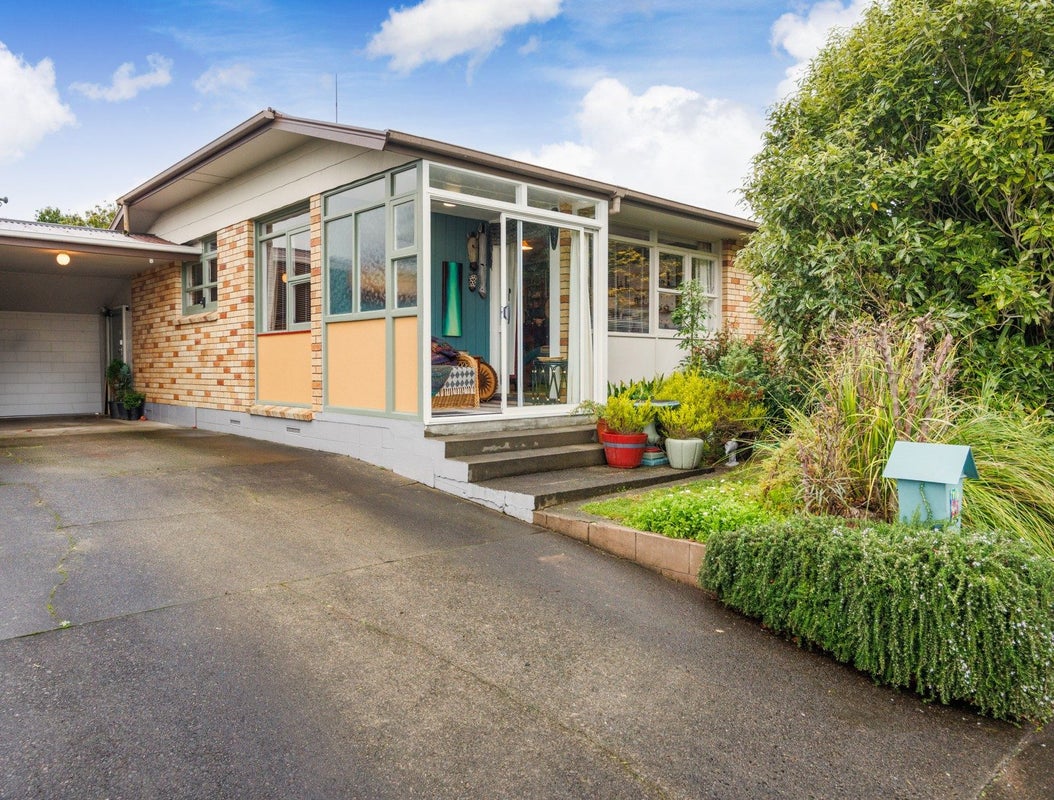 21 Anaru Place, Awapuni, Palmerston North - Carousel 1