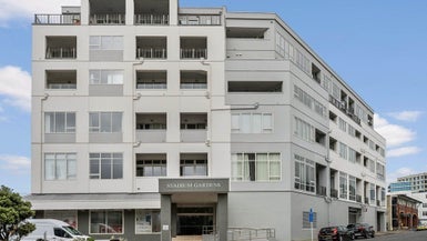 212/107 Thorndon Quay, Pipitea, Wellington - Carousel 1