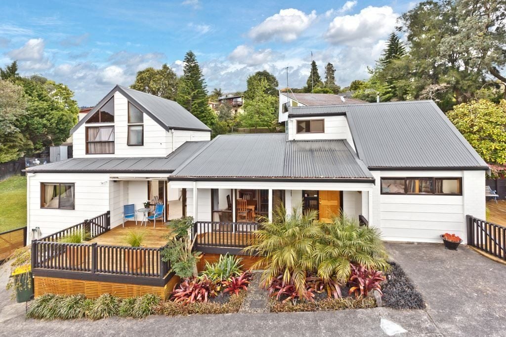 8 Elmira Place, Browns Bay, Auckland - Carousel 2
