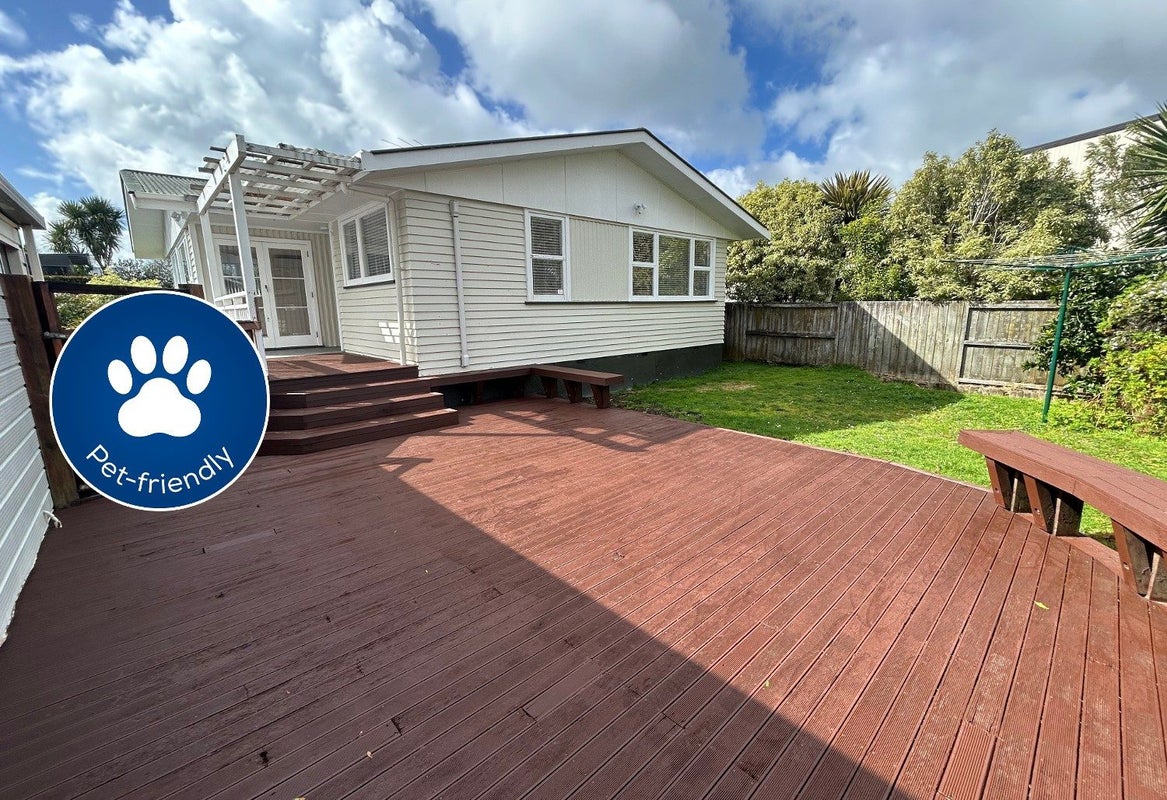 17 Clinton Avenue, Te Atatu Peninsula, Auckland - Carousel 2