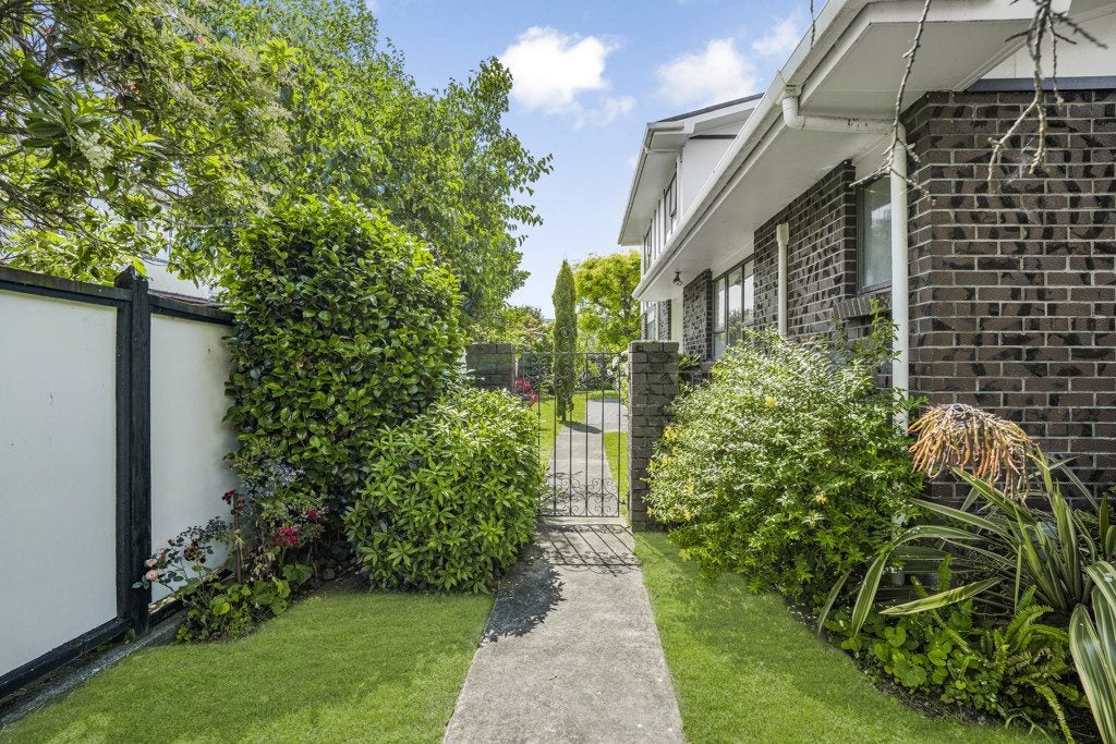 4 McEnroe Grove, Naenae, Lower Hutt - Carousel 2